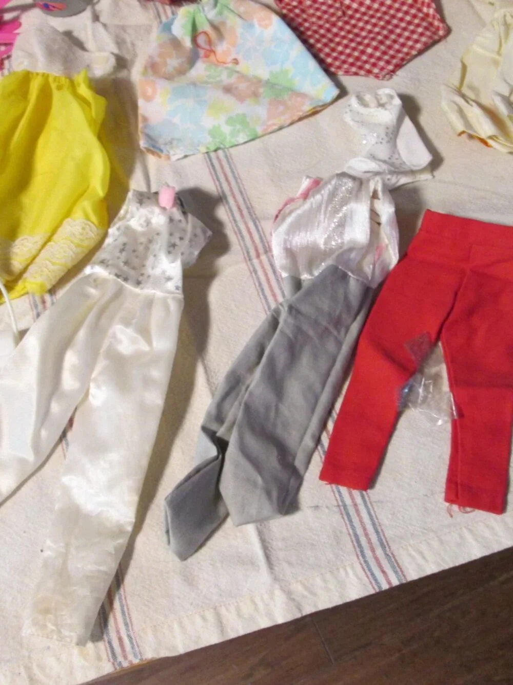 Vtg late 70s early 80s lot of Barbie clothes and accesories